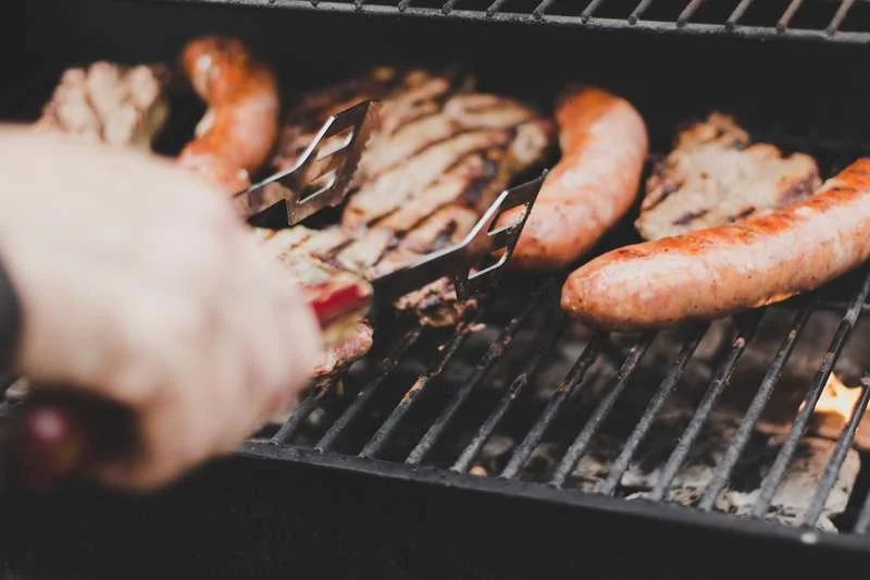 Imagem do post Itens essenciais para churrasco: checklist antes de acender